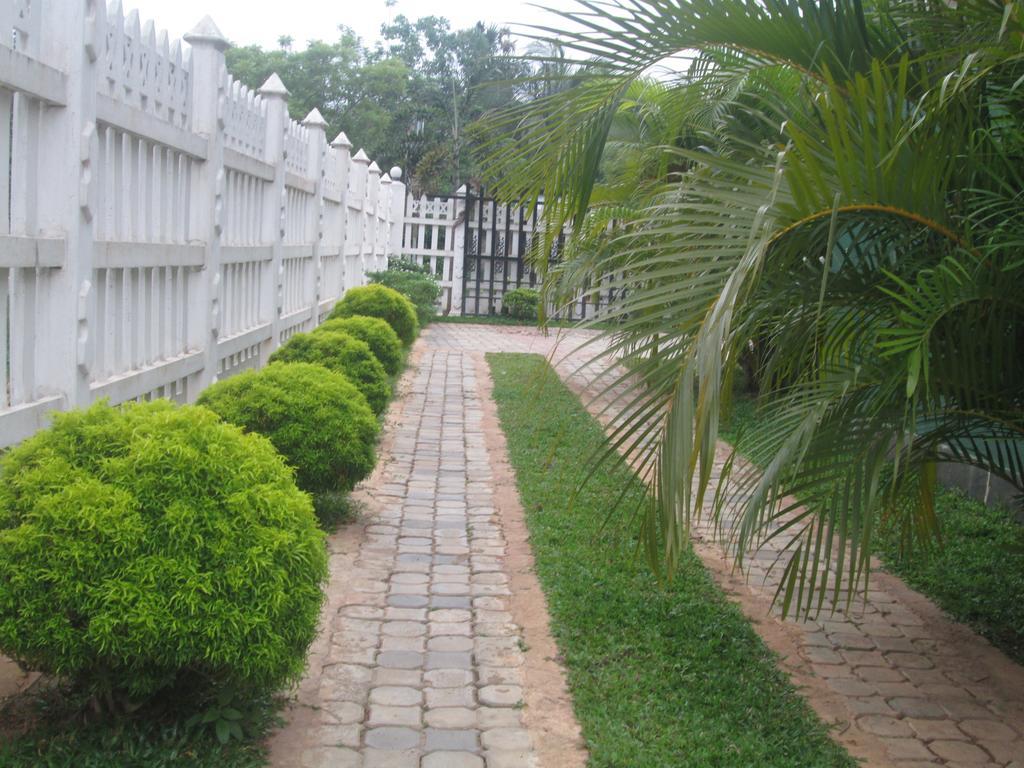 Hotel Kiyara Dambulla Exterior photo