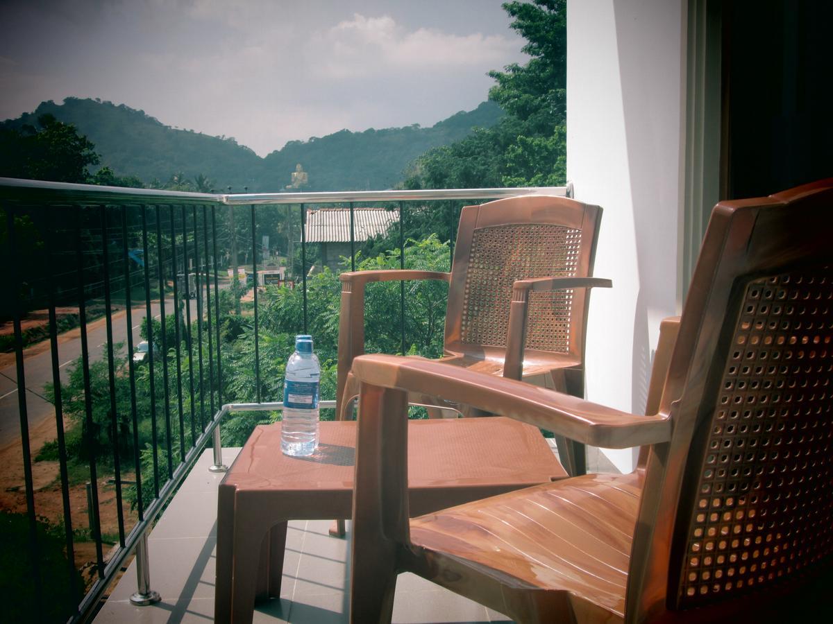Hotel Kiyara Dambulla Exterior photo