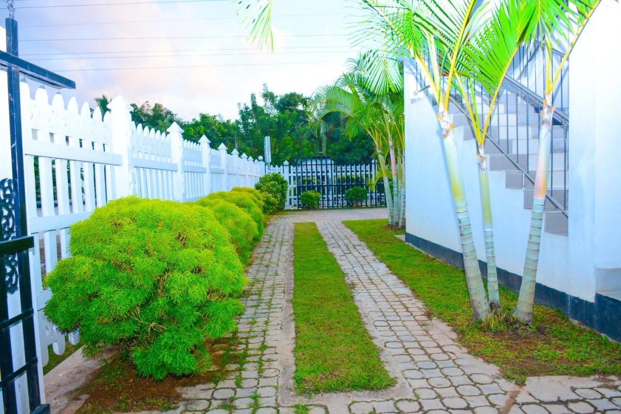 Hotel Kiyara Dambulla Exterior photo